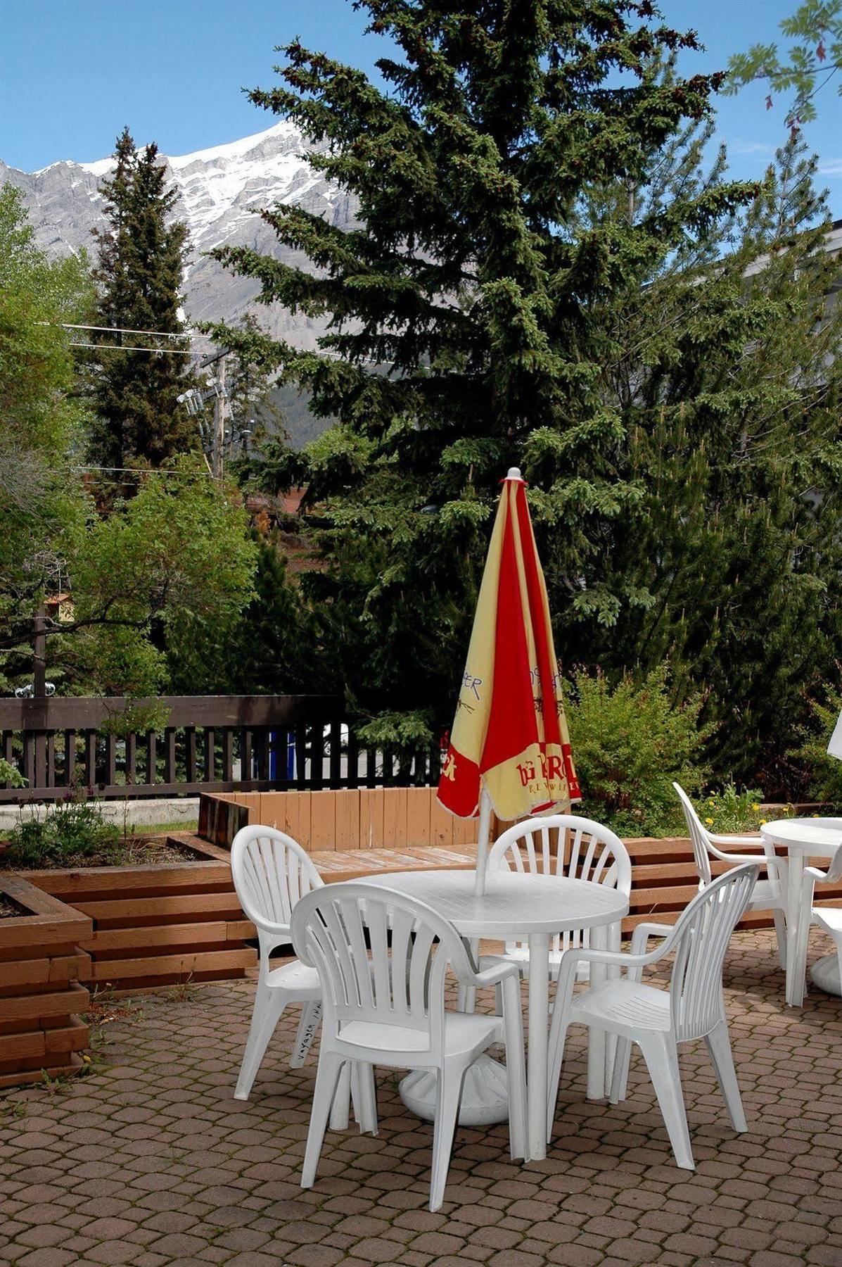 Banff Voyager Inn Exterior foto